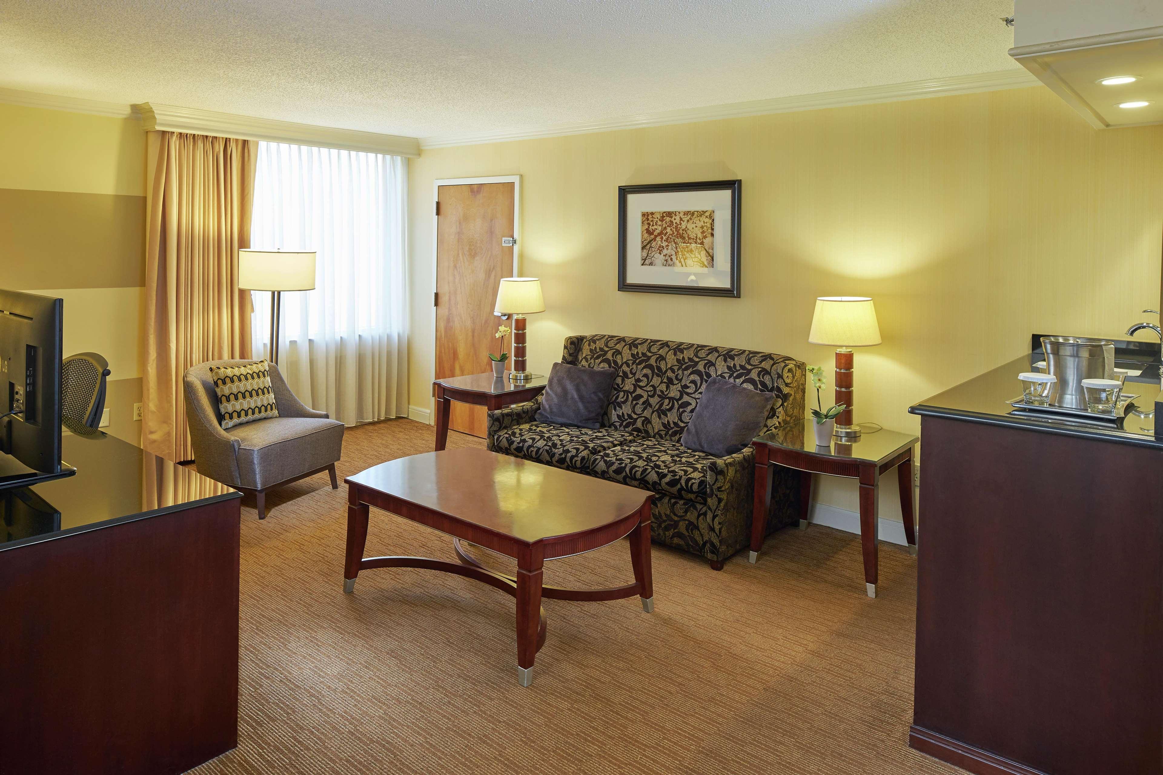 Hilton North Hills 3* Raleigh