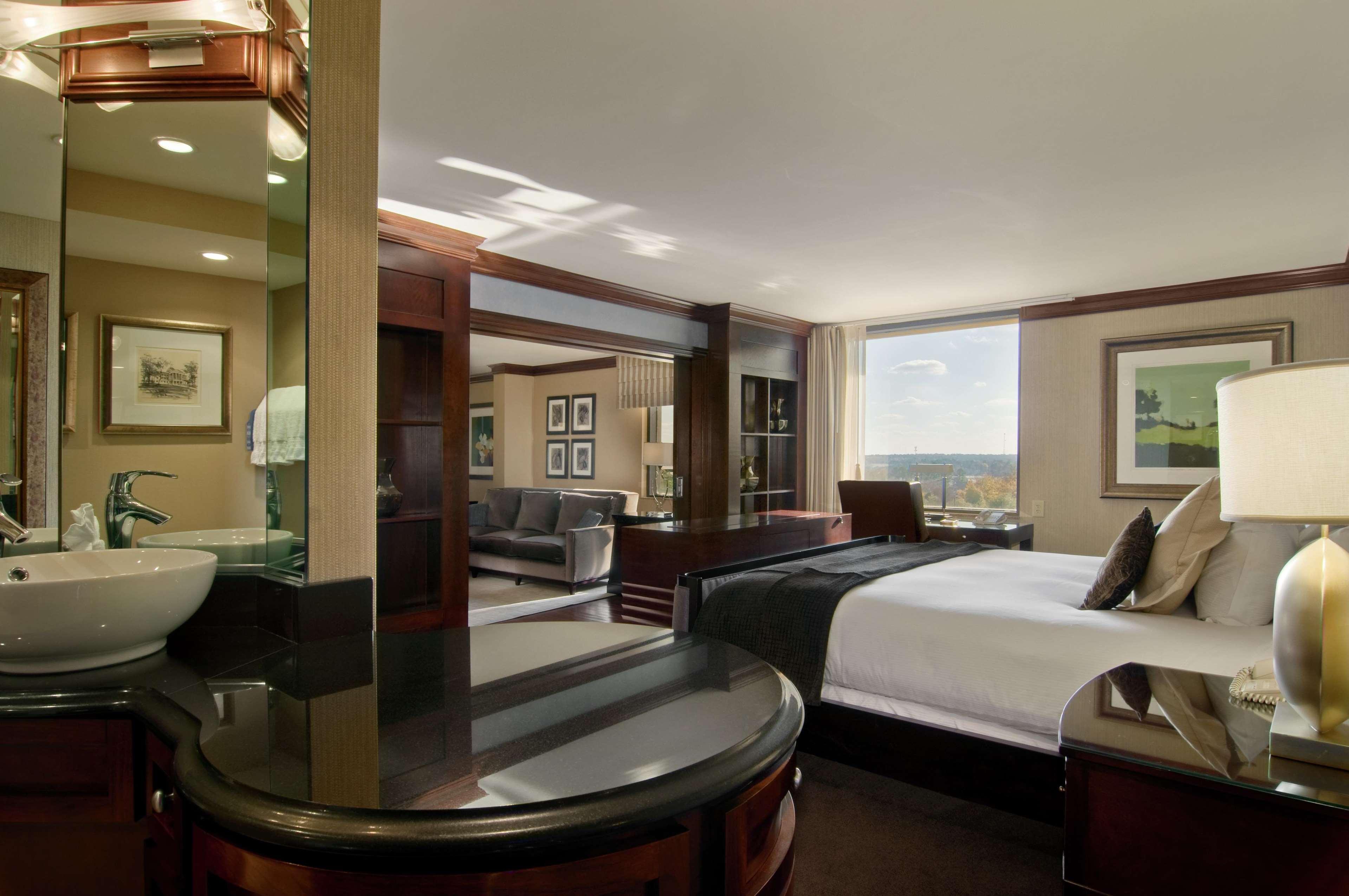 Hilton North Hills Hotel 3*