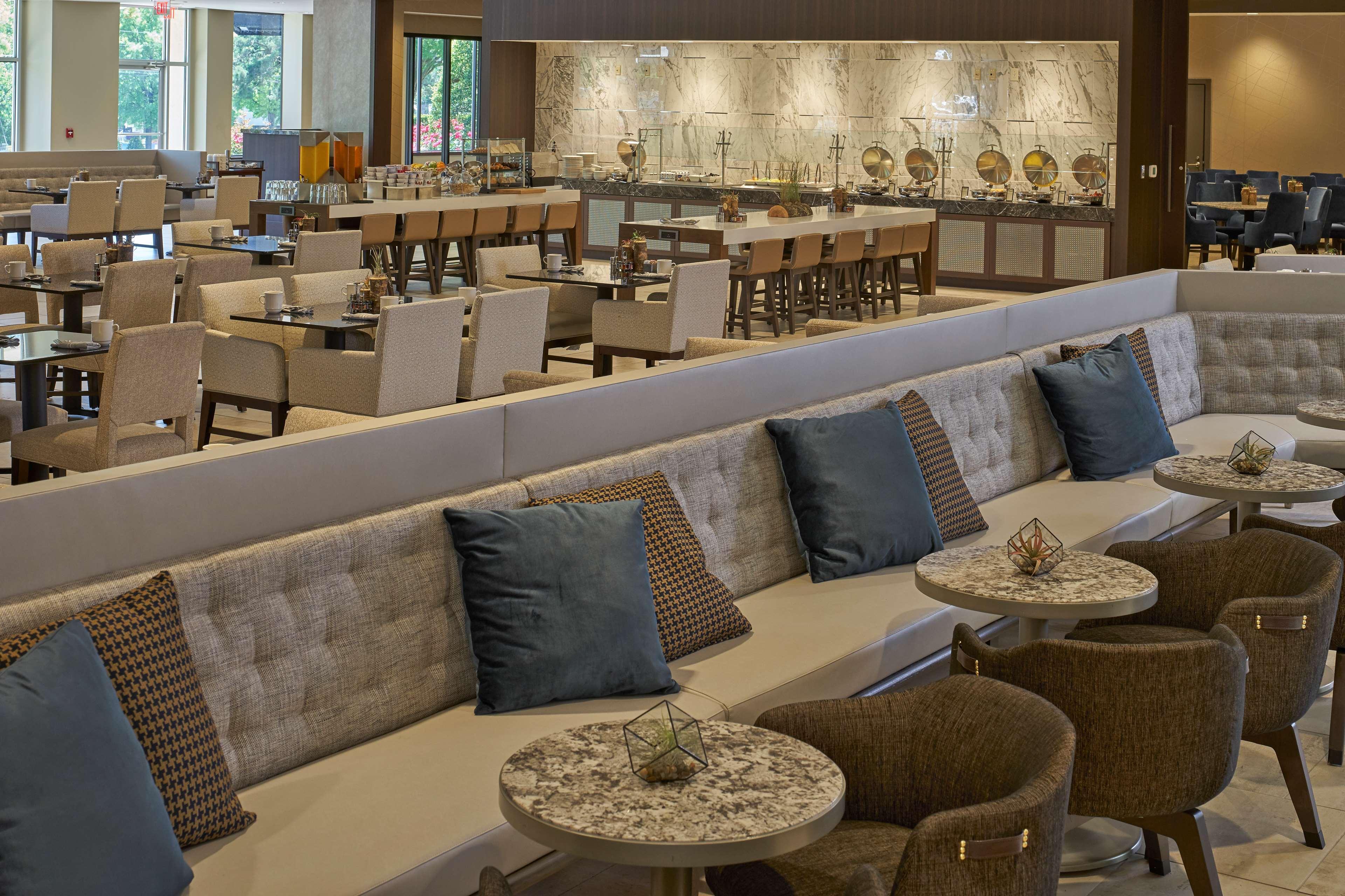 Hotel Hilton North Hills 3*