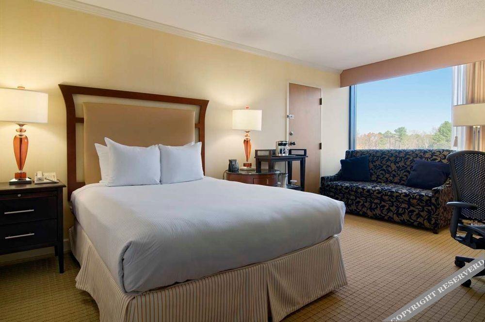 Hotel Hilton North Hills 3*